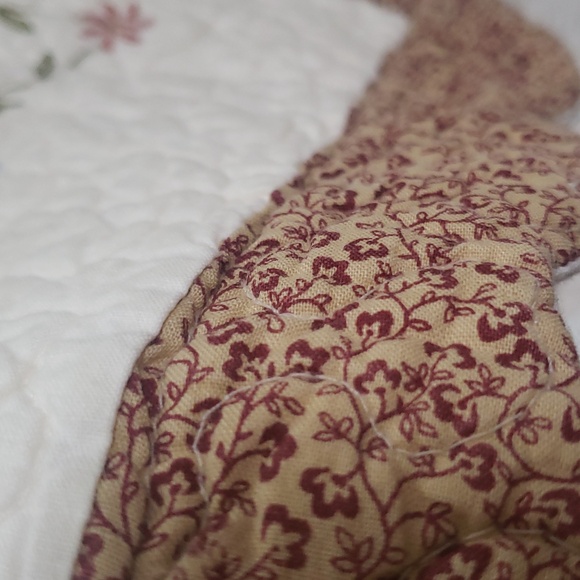 Quilted Cottage Shams I Standard Pair - Picture 7 of 12